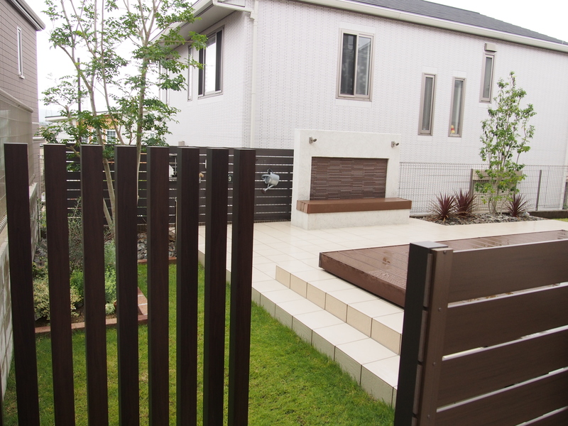 駐車場からお庭へもスムーズにいける動線